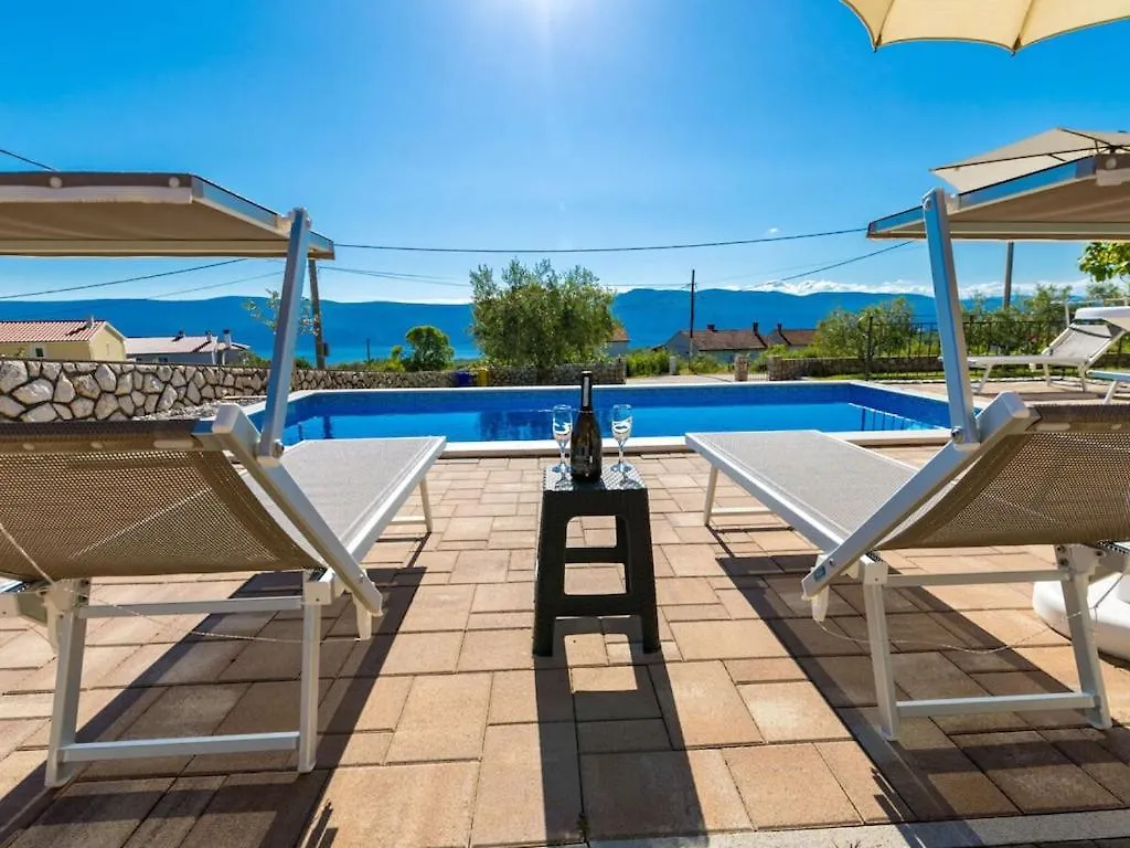 Villa David & Matej Comfortable Holiday Residence Krk Town Сasa de vacaciones